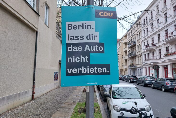 Aktuelles Wahlplakat der Berliner CDU: Berlin, lass dir das Auto nicht verbieten.
